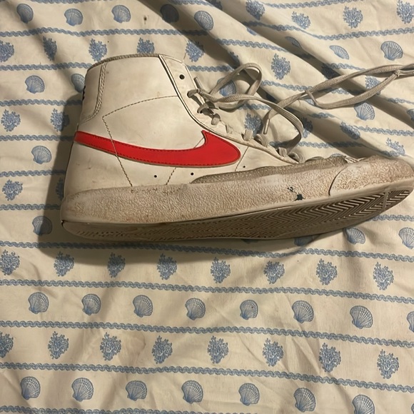 Nike - Picture 2 of 6